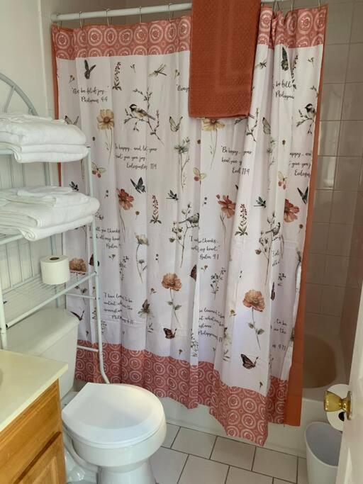 Large 3-Bedrooms/2-Bath Apt, One Block To Train Νέα Υόρκη Εξωτερικό φωτογραφία