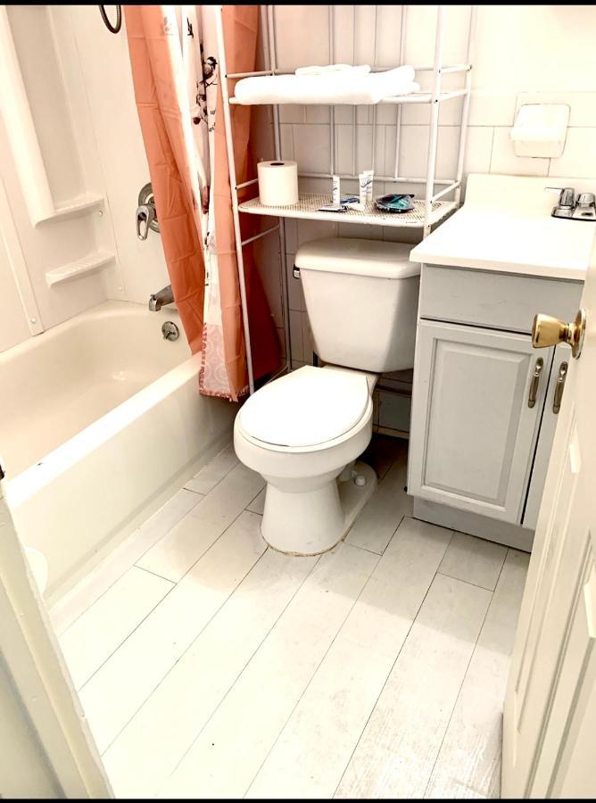 Large 3-Bedrooms/2-Bath Apt, One Block To Train Νέα Υόρκη Εξωτερικό φωτογραφία