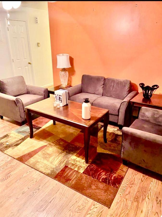 Large 3-Bedrooms/2-Bath Apt, One Block To Train Νέα Υόρκη Εξωτερικό φωτογραφία
